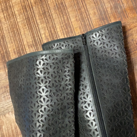 Laser cut leather and suede tall boots - Picture 3 of 9